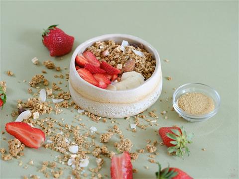 Fromage blanc à l'açaï et au granola par Bioreal